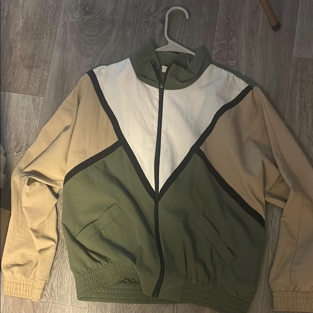 Alfred Dunner Green and Tan Windbreaker Jacket